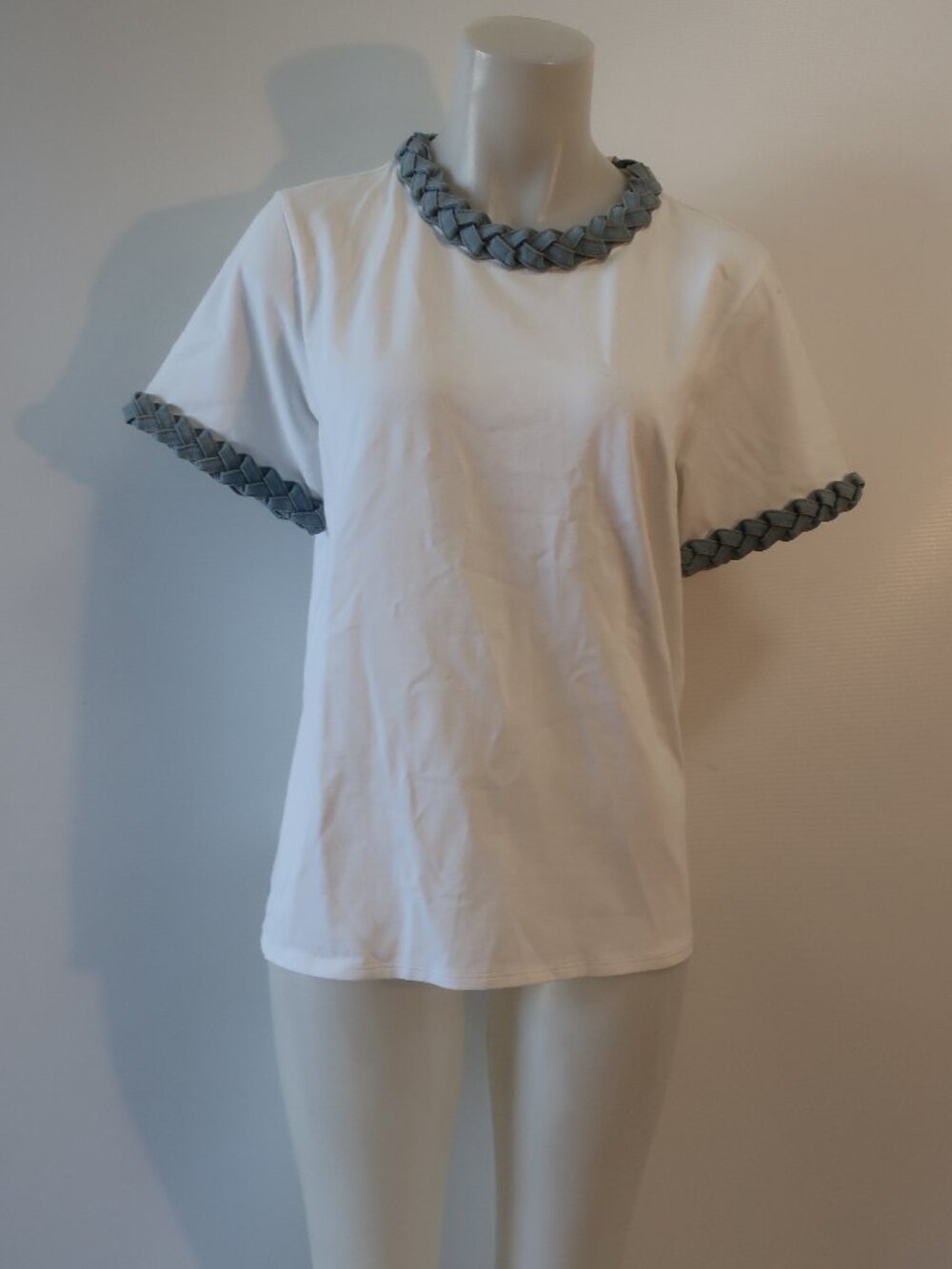 NWT Womens 5a7 Cinq A Sept White, Blue Denim Braided T-Shirt L